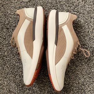 Clarks wave walk shoes